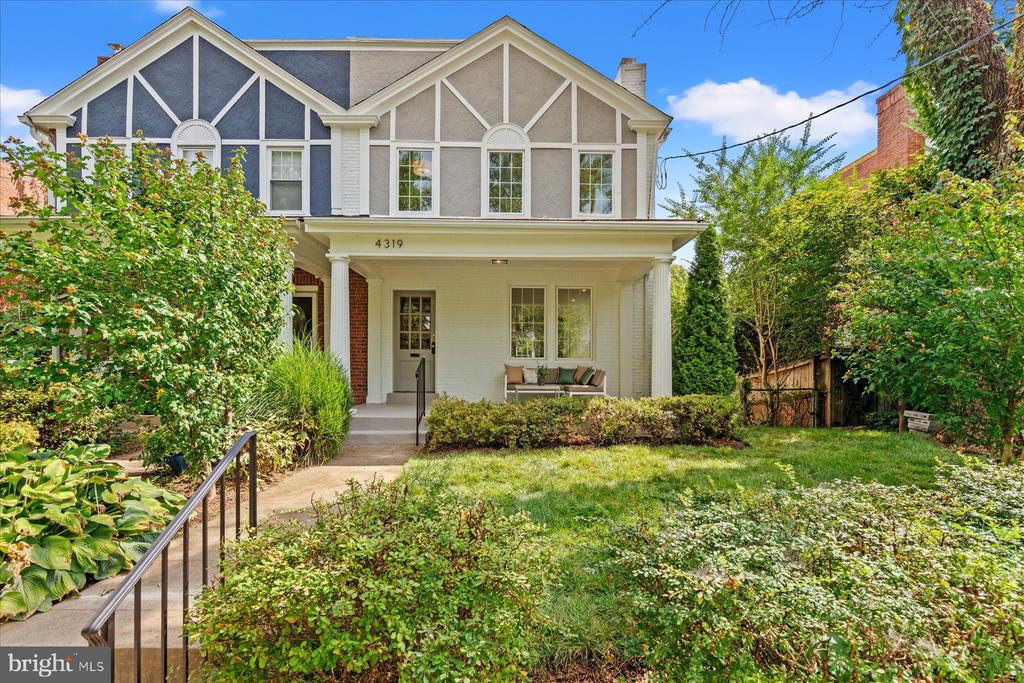 4319 12TH PLACE NE