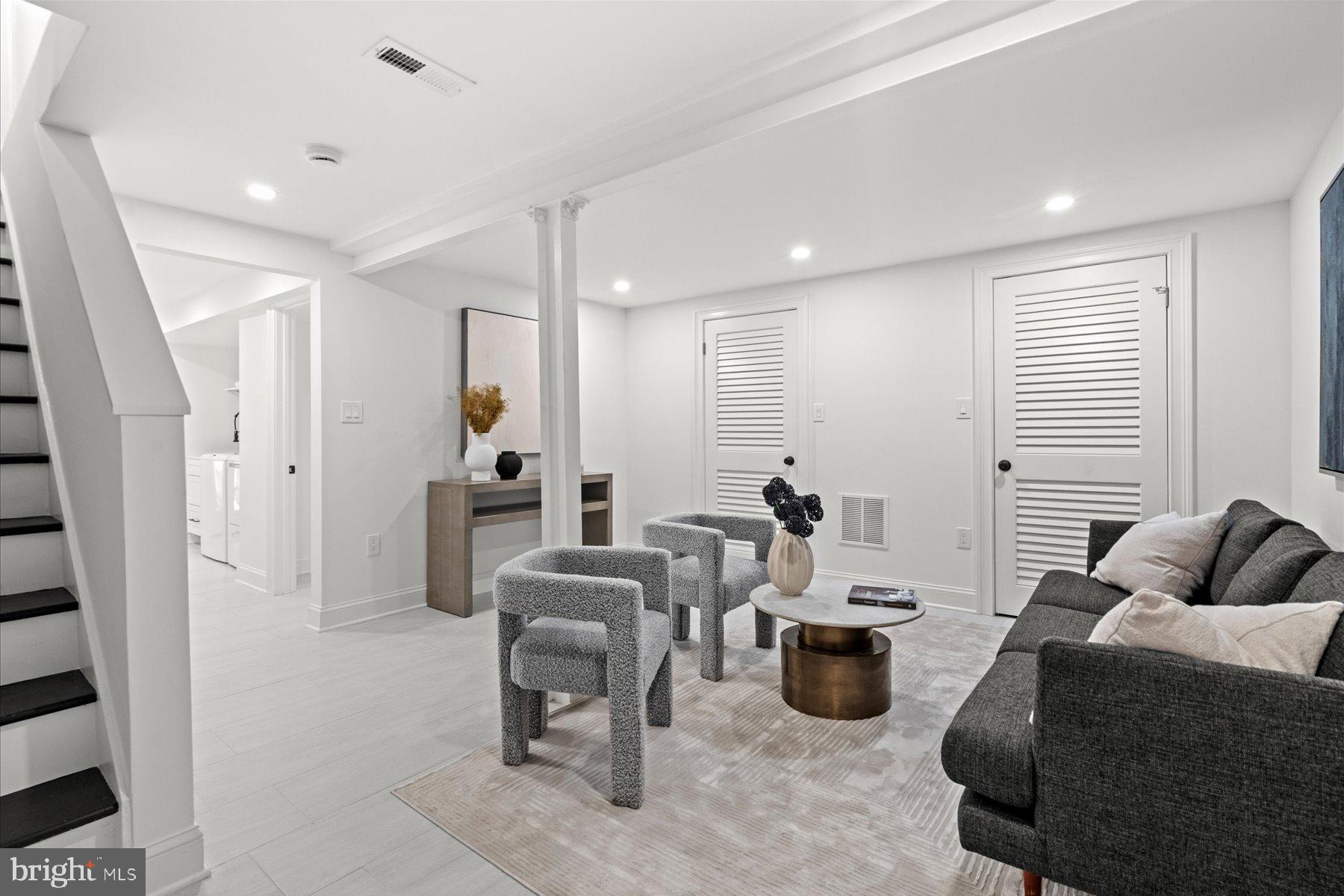 4319 12TH PLACE NE