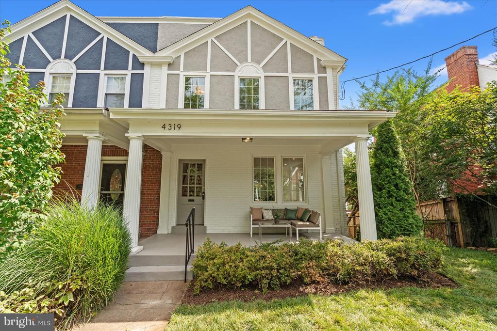 4319 12TH PLACE NE