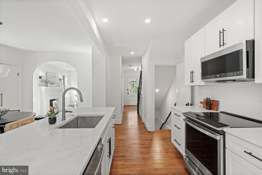 4319 12TH PLACE NE