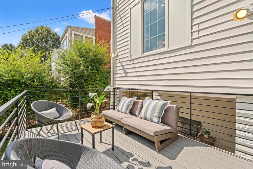 4319 12TH PLACE NE