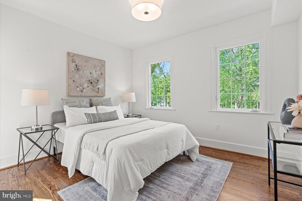 4319 12TH PLACE NE