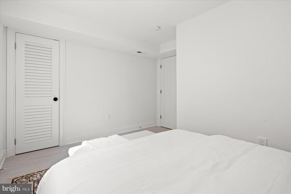 4319 12TH PLACE NE