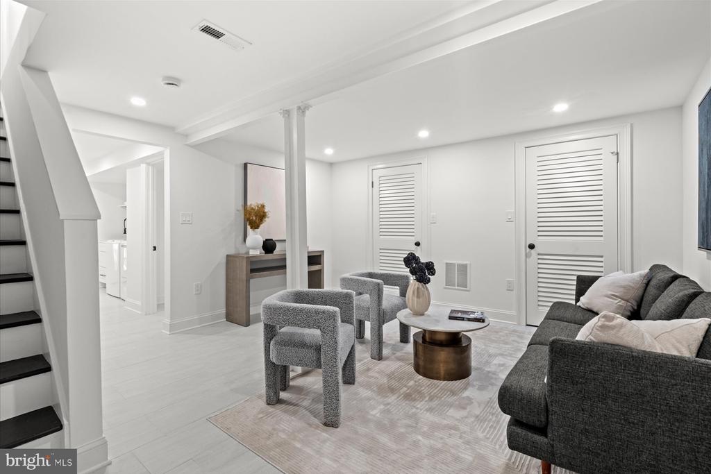 4319 12TH PLACE NE