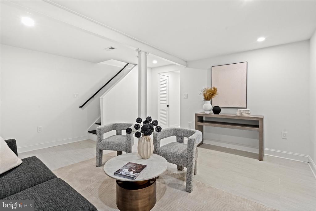 4319 12TH PLACE NE