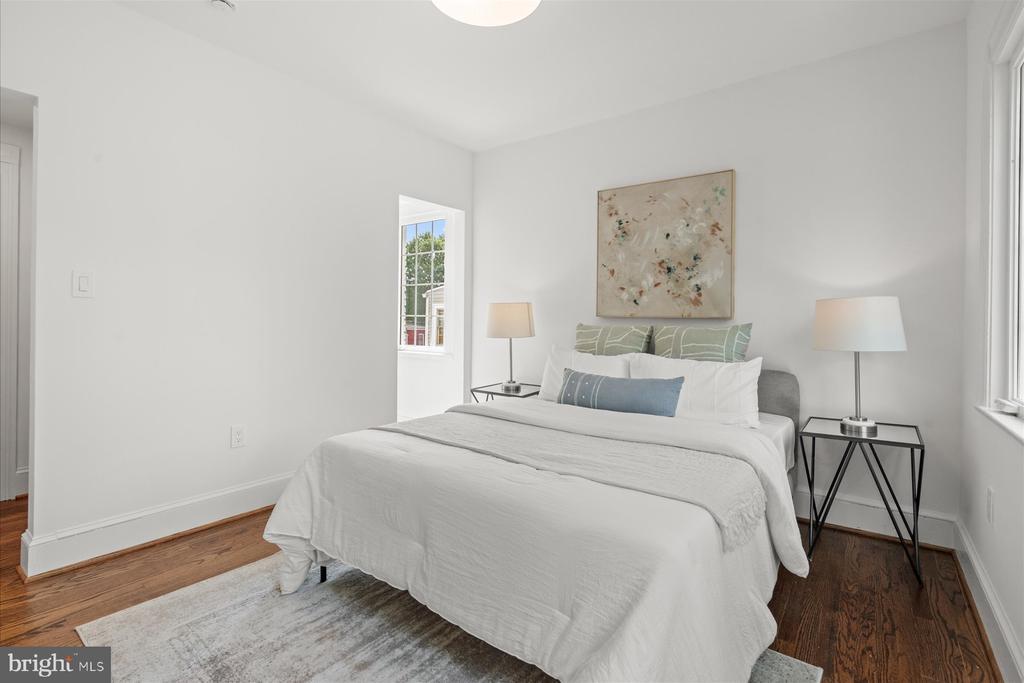 4319 12TH PLACE NE