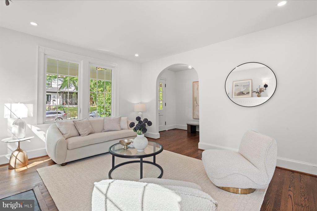 4319 12TH PLACE NE