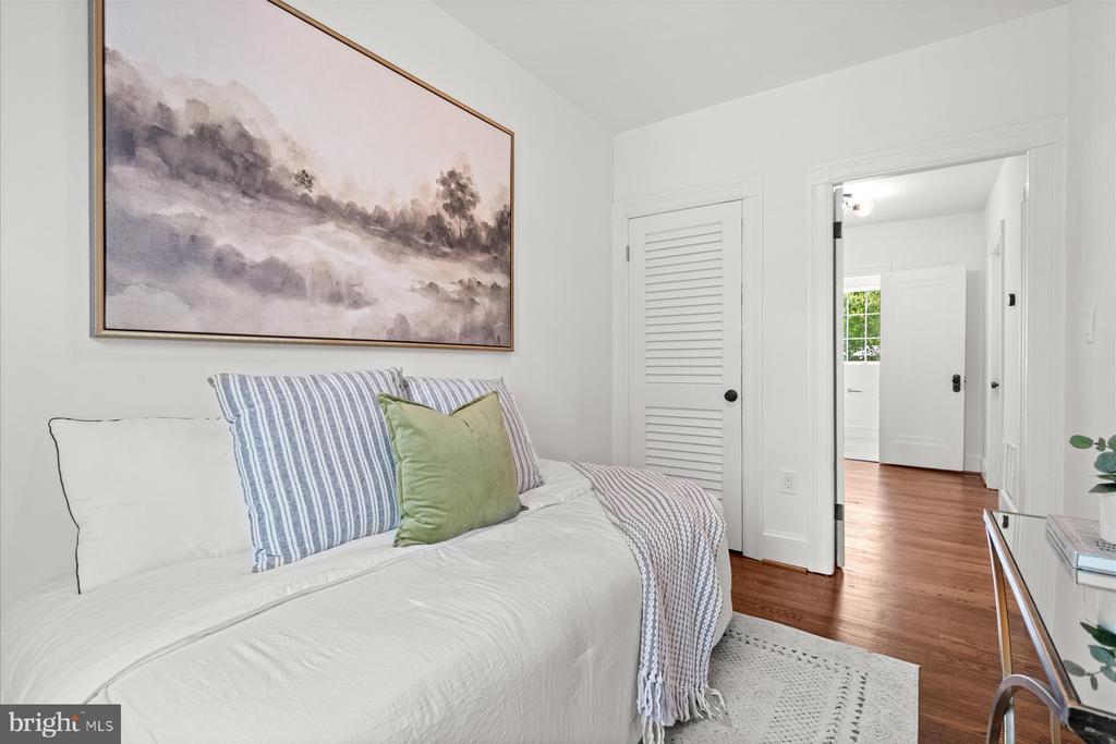 4319 12TH PLACE NE