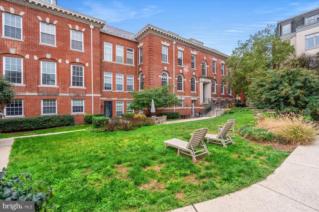 2035 2ND STREET NW G202