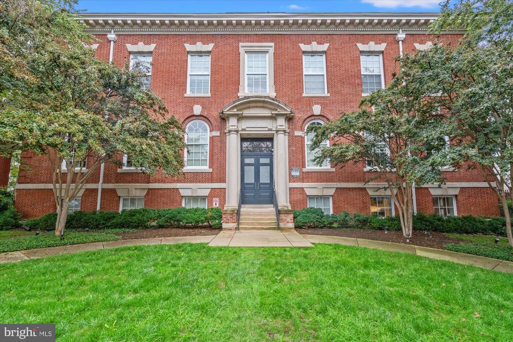 2035 2ND STREET NW G202