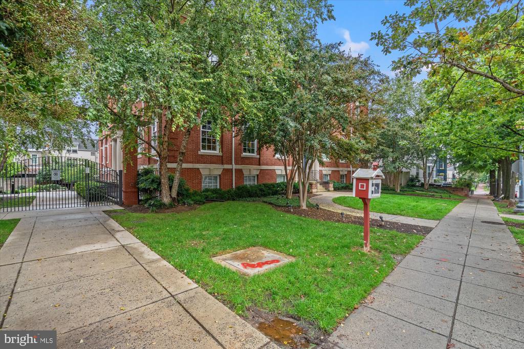 2035 2ND STREET NW G202