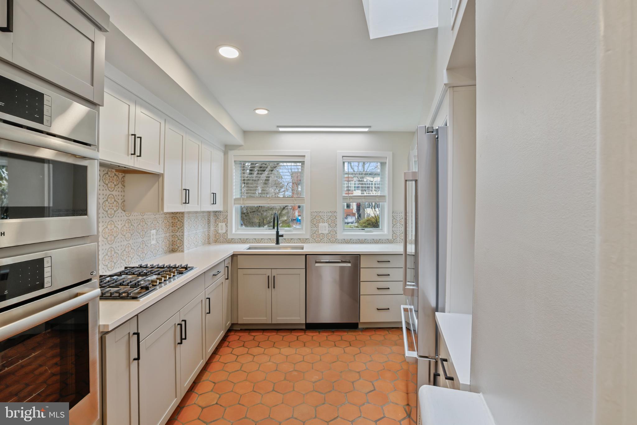416 6TH STREET SE