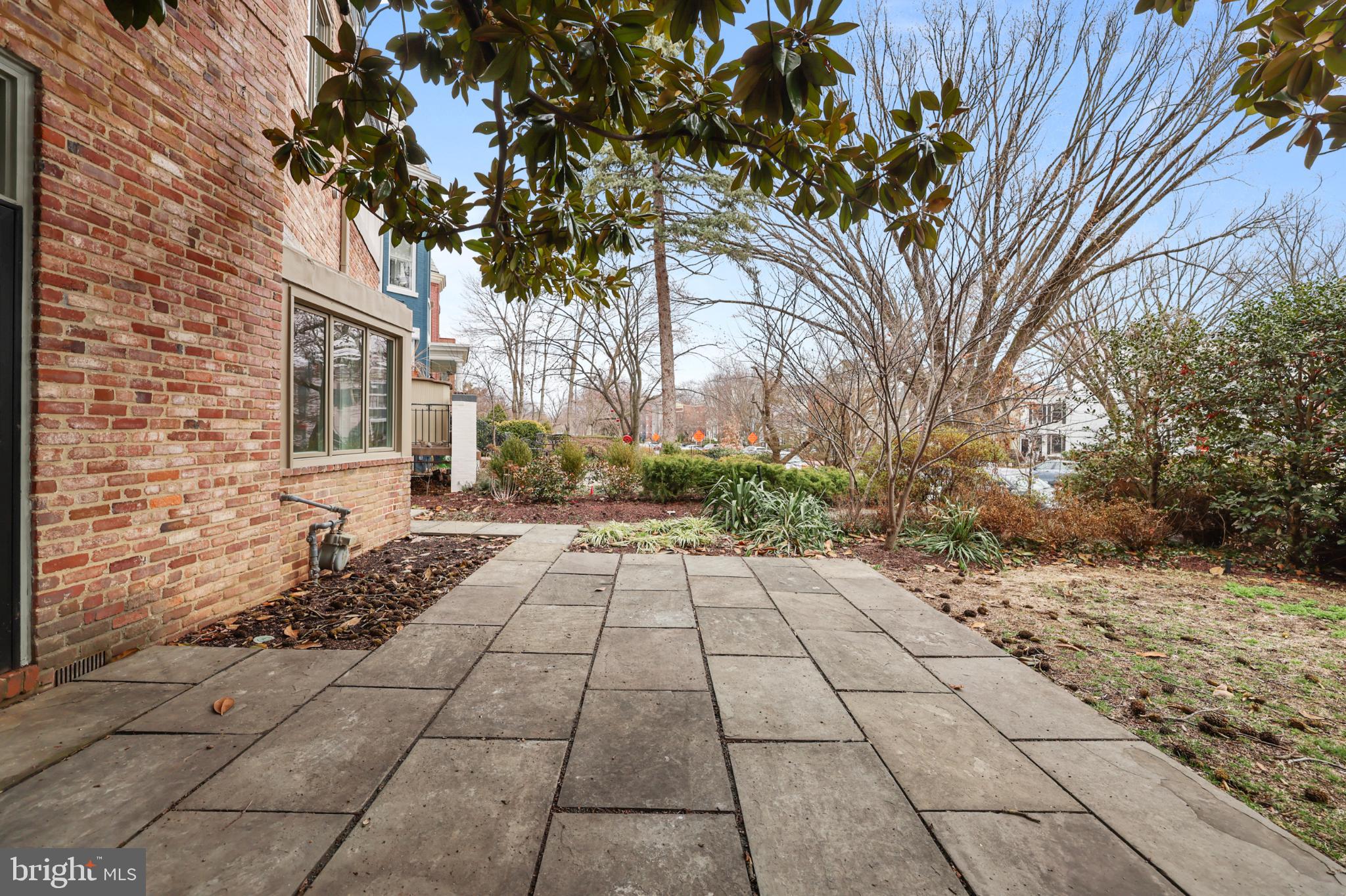 416 6TH STREET SE