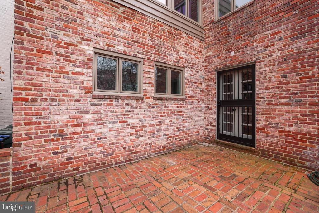 416 6TH STREET SE