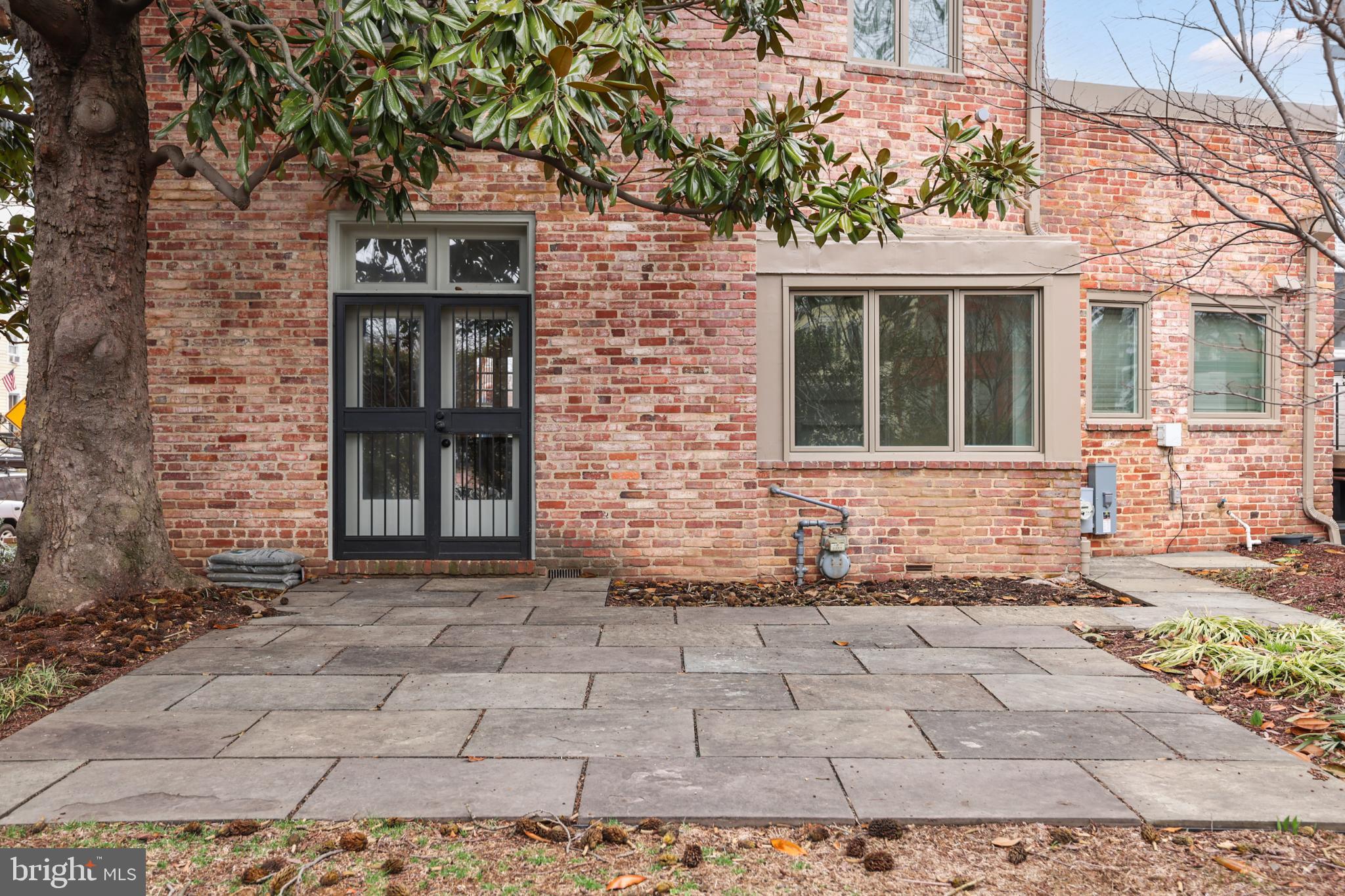 416 6TH STREET SE