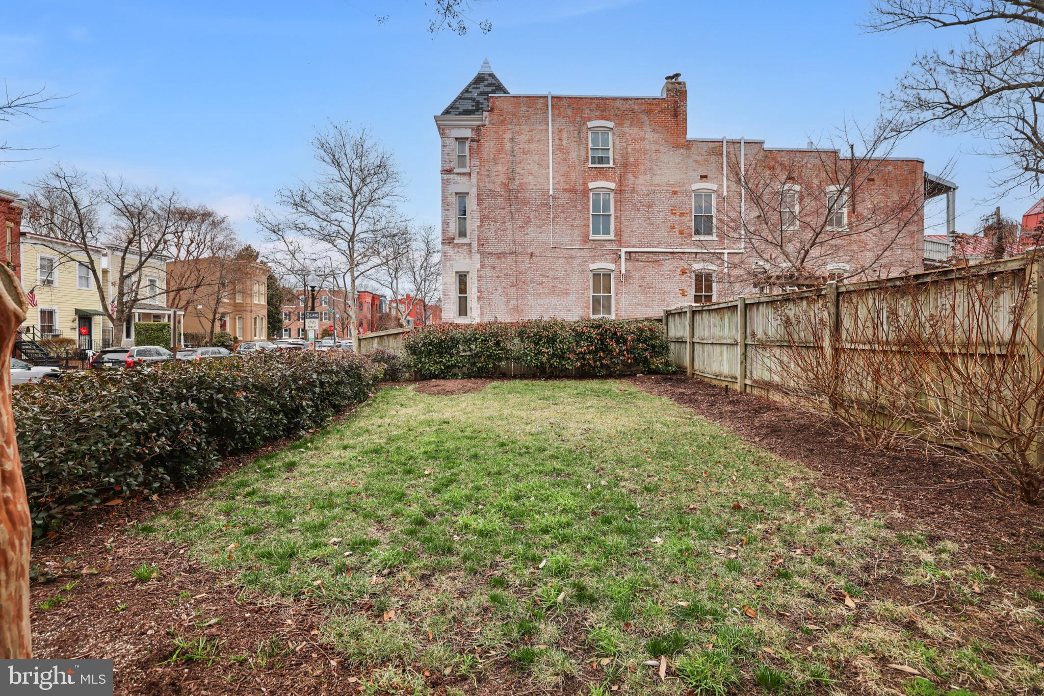 416 6TH STREET SE