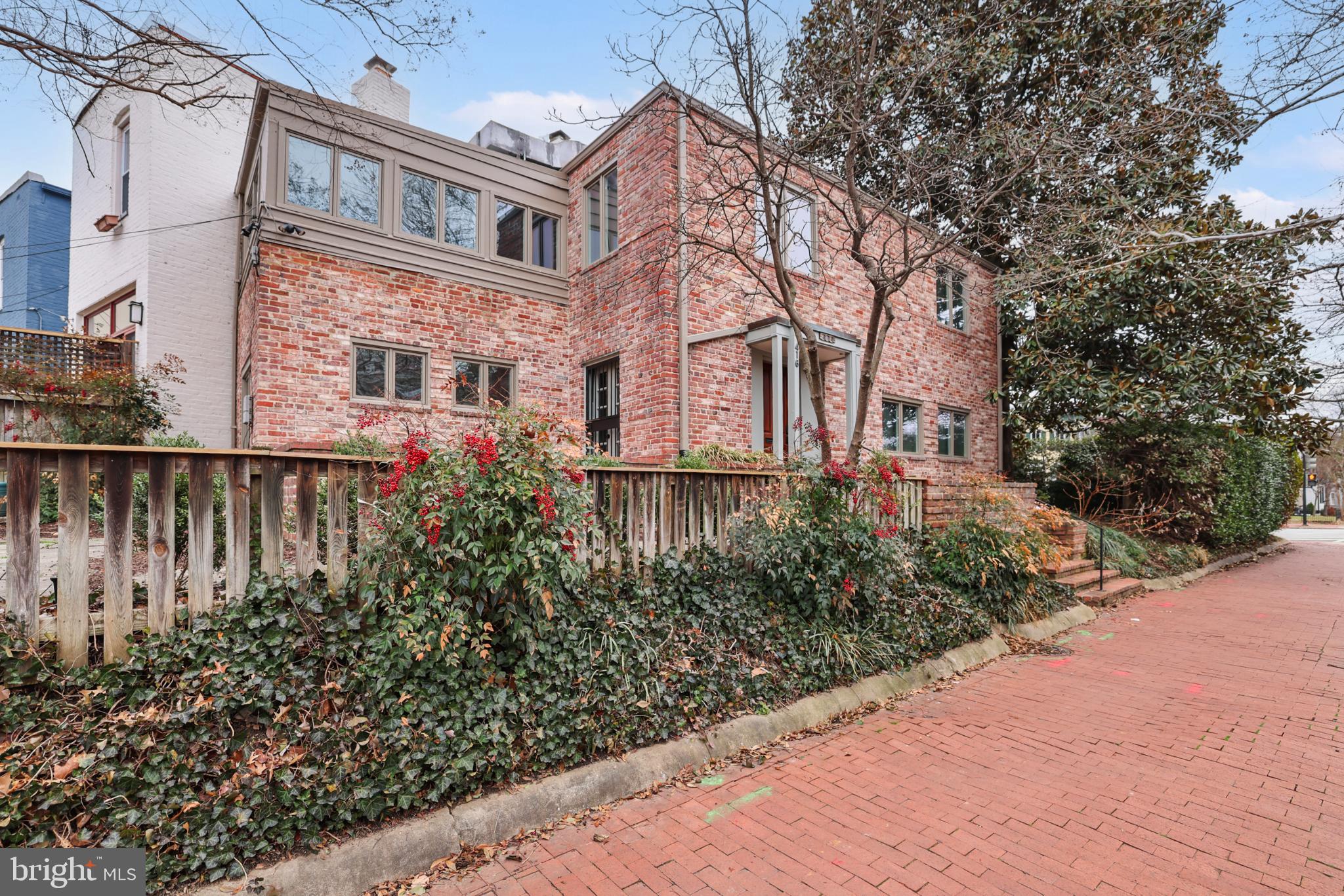 416 6TH STREET SE