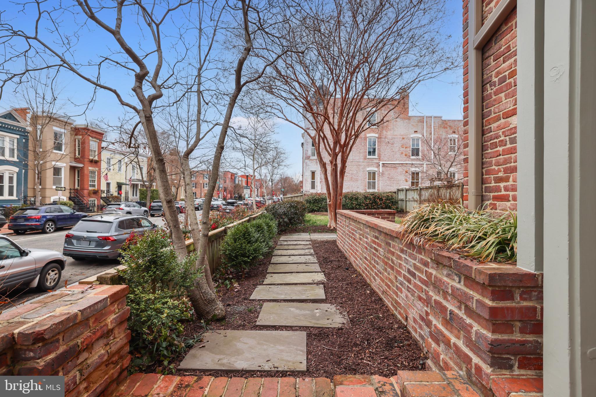 416 6TH STREET SE