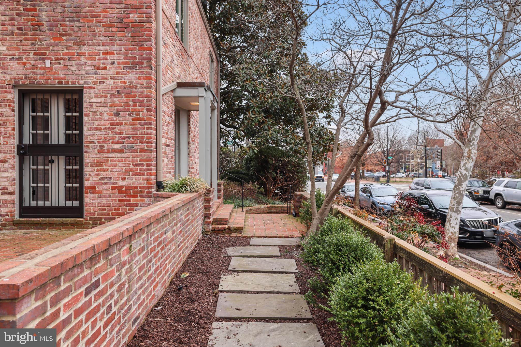 416 6TH STREET SE