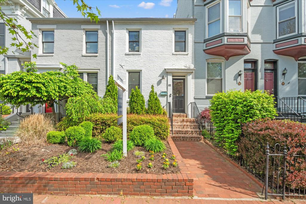 322 A STREET NE