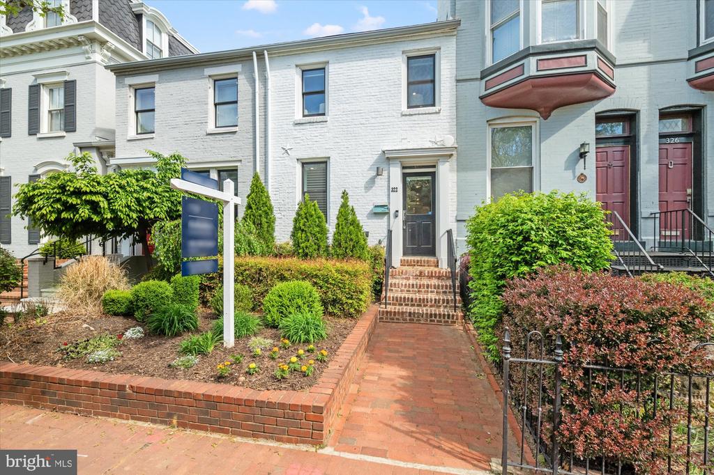 322 A STREET NE