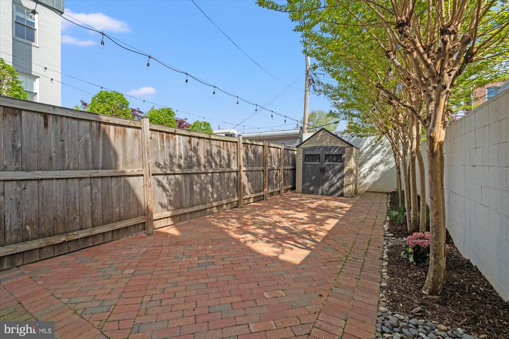 322 A STREET NE