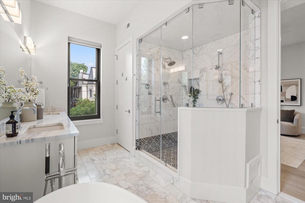 1600 13TH STREET NW Unit: B