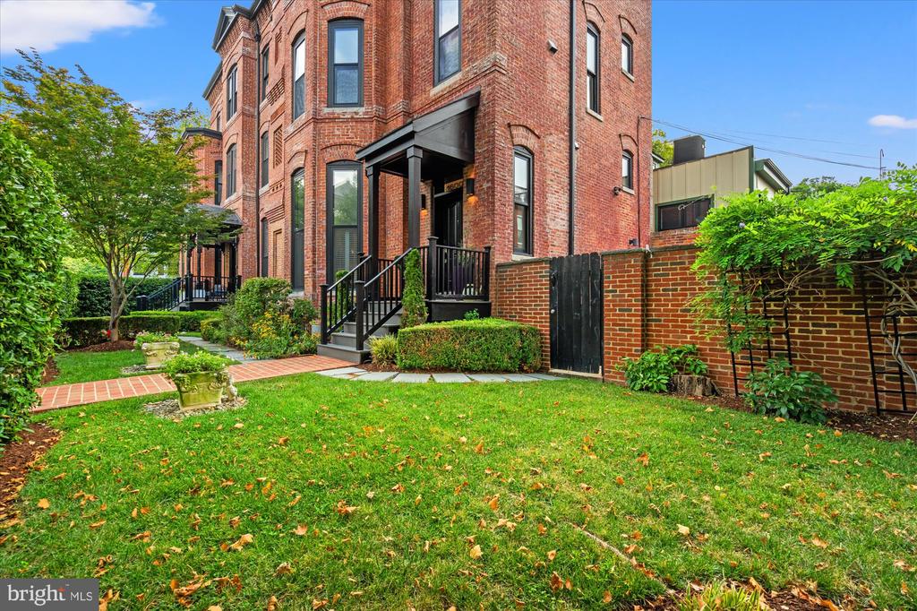1600 13TH STREET NW Unit: B