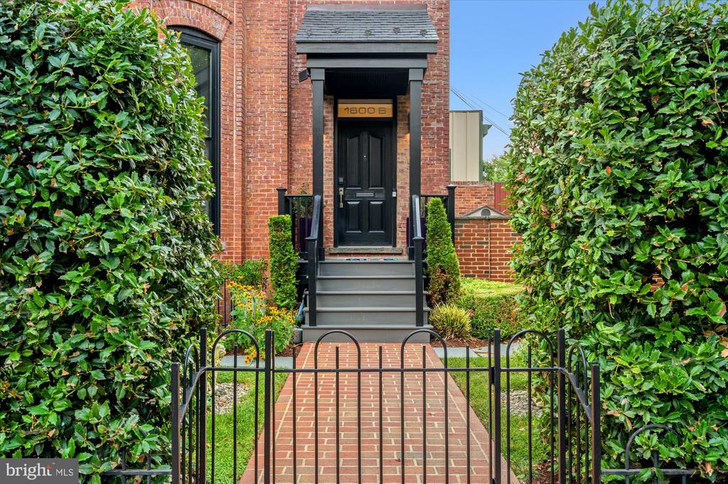 1600 13TH STREET NW Unit: B