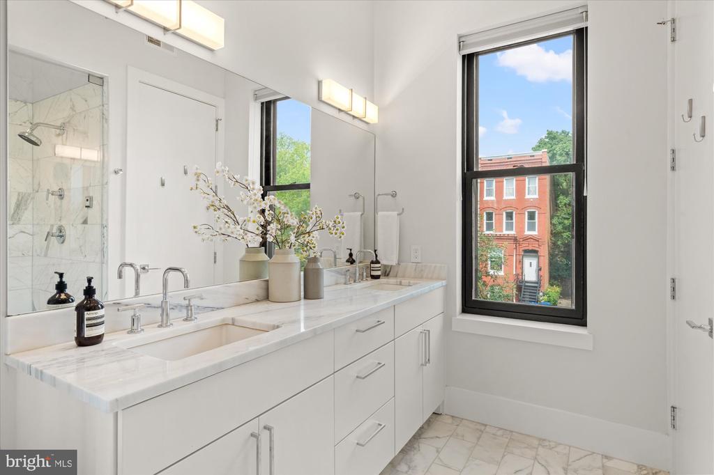 1600 13TH STREET NW Unit: B