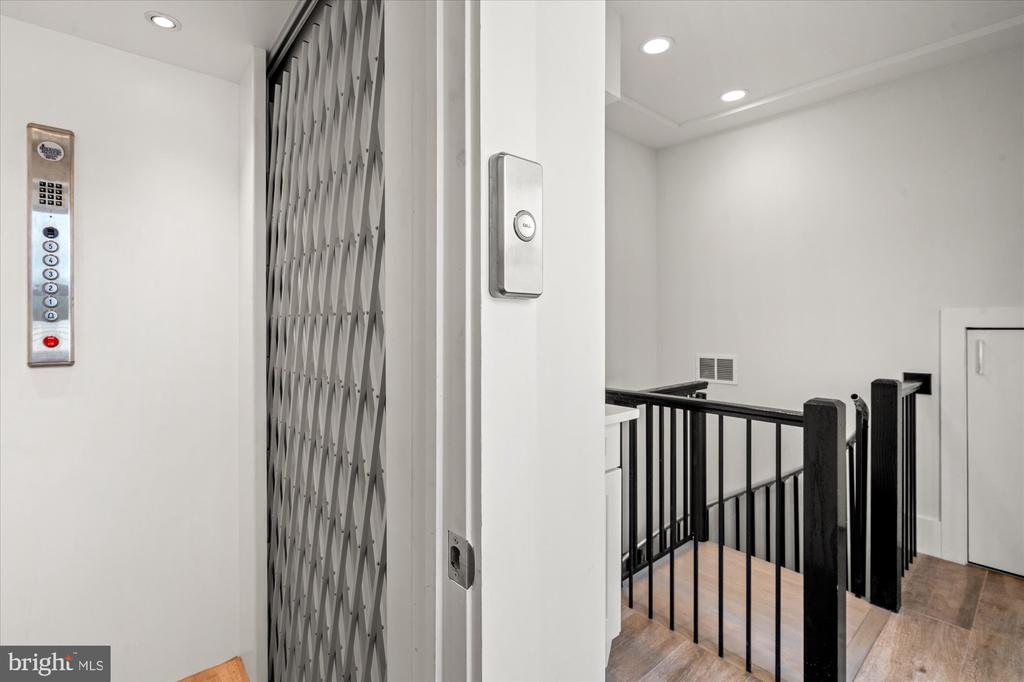 1600 13TH STREET NW Unit: B