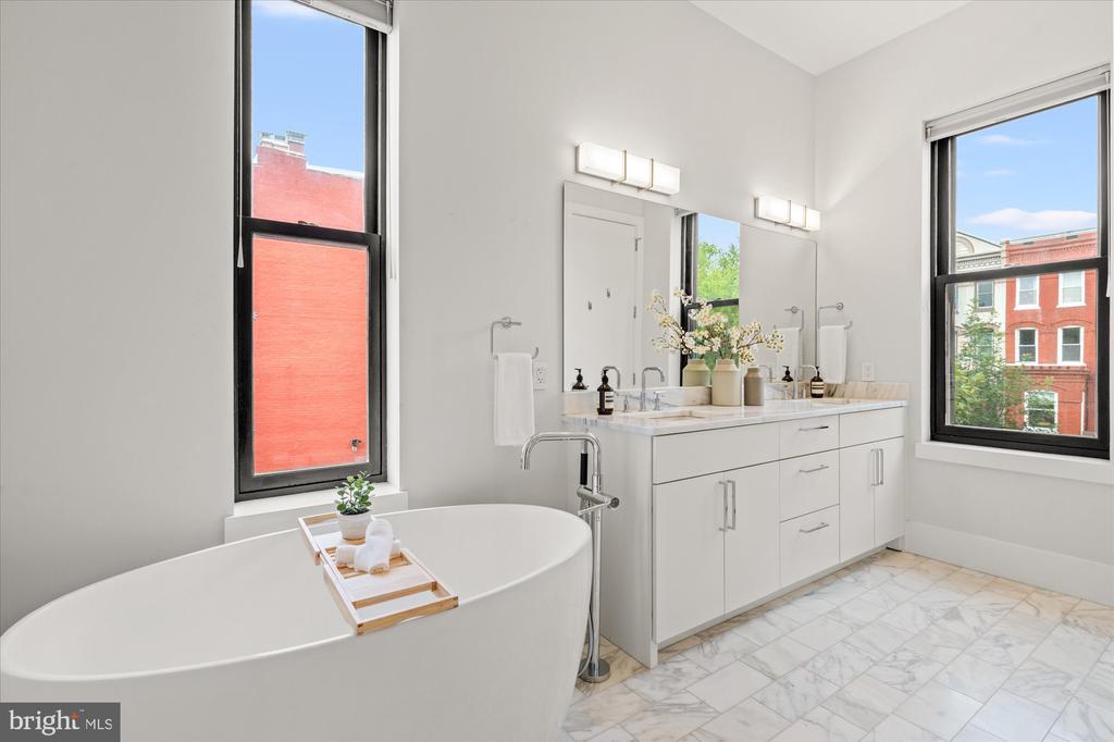 1600 13TH STREET NW Unit: B
