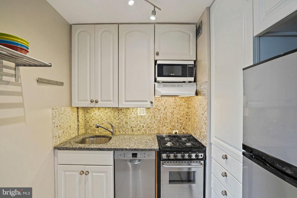 1801 CLYDESDALE PLACE NW Unit: 704