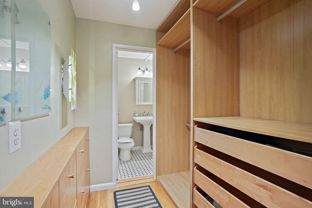 1801 CLYDESDALE PLACE NW Unit: 704