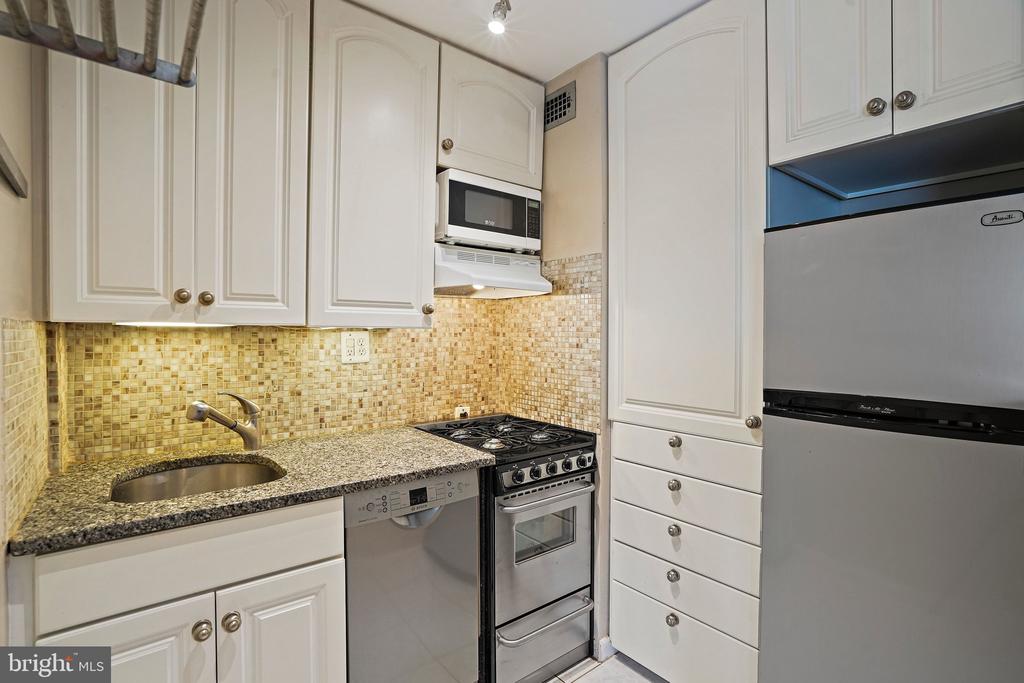 1801 CLYDESDALE PLACE NW Unit: 704