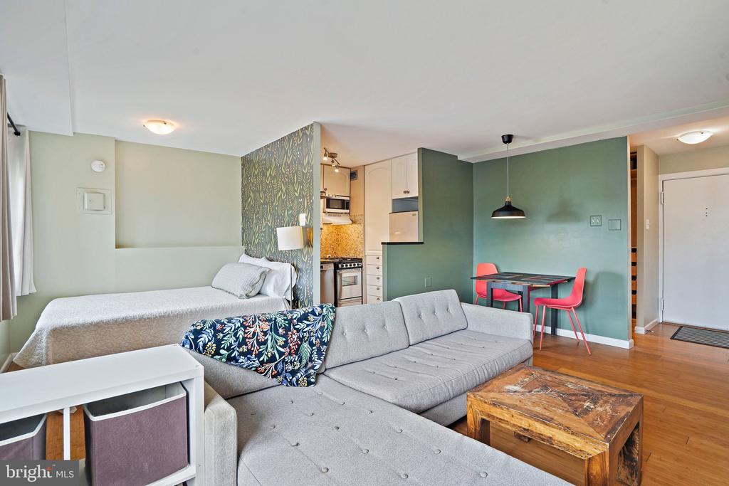 1801 CLYDESDALE PLACE NW Unit: 704