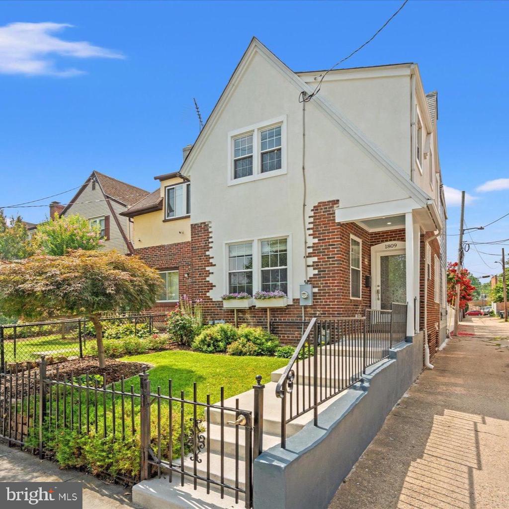 1809 OTIS STREET NE