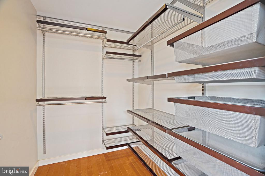 437 NEW YORK AVENUE NW Unit: 802