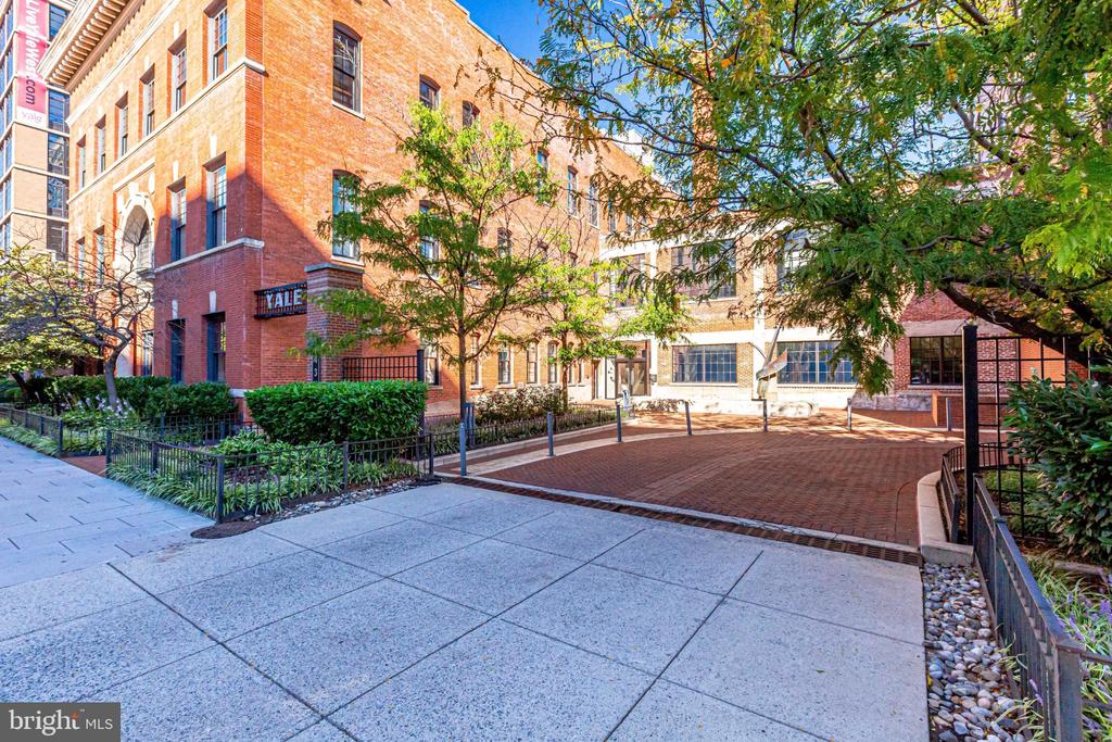 437 NEW YORK AVENUE NW Unit: 802