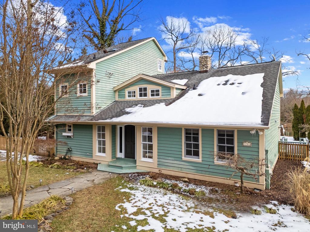 1701 RIVER ROAD