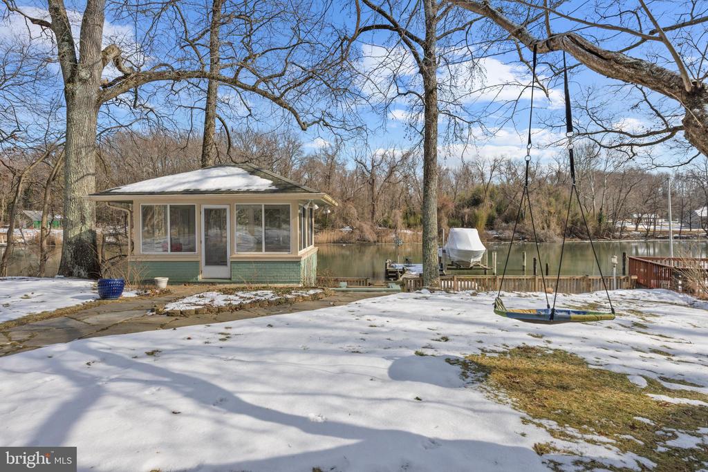 1701 RIVER ROAD