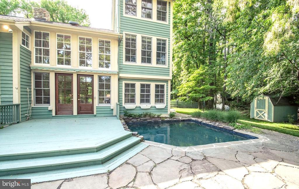 1701 RIVER ROAD