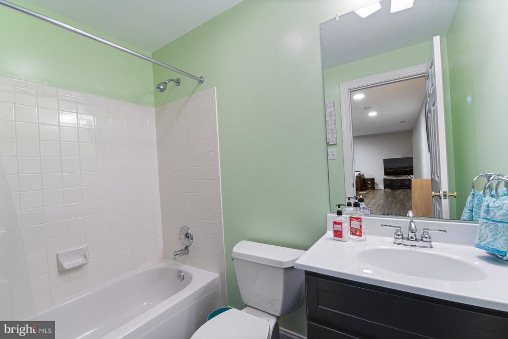 13900 NATIA MANOR