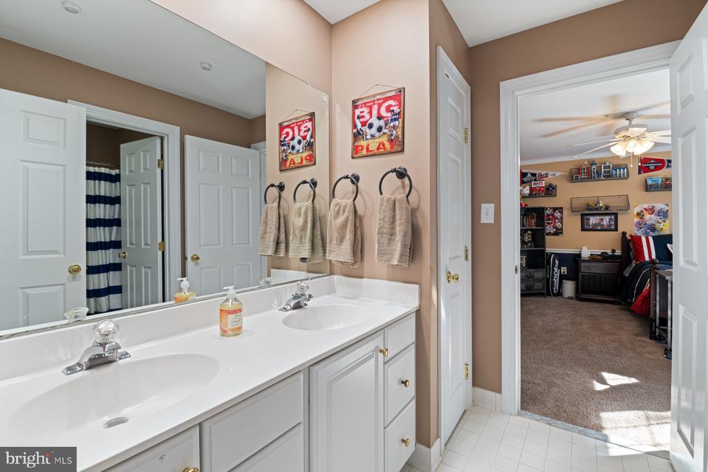 13900 NATIA MANOR