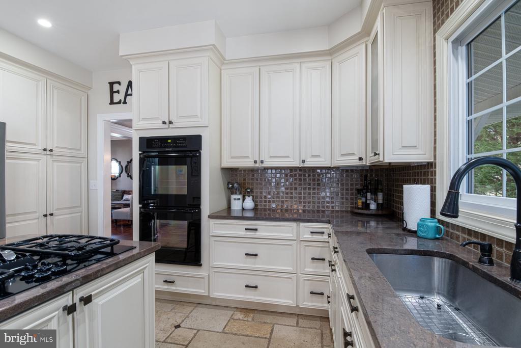 13900 NATIA MANOR