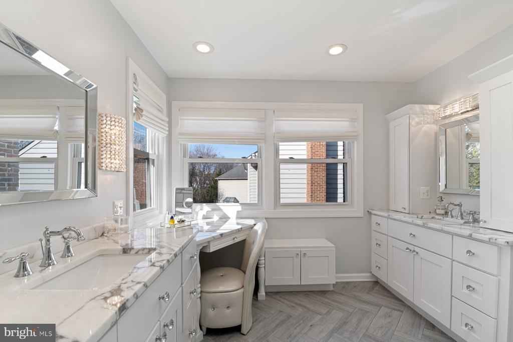 13900 NATIA MANOR