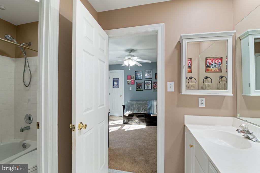 13900 NATIA MANOR