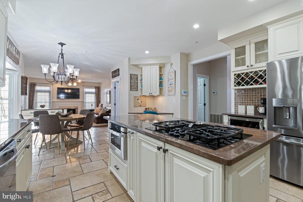 13900 NATIA MANOR