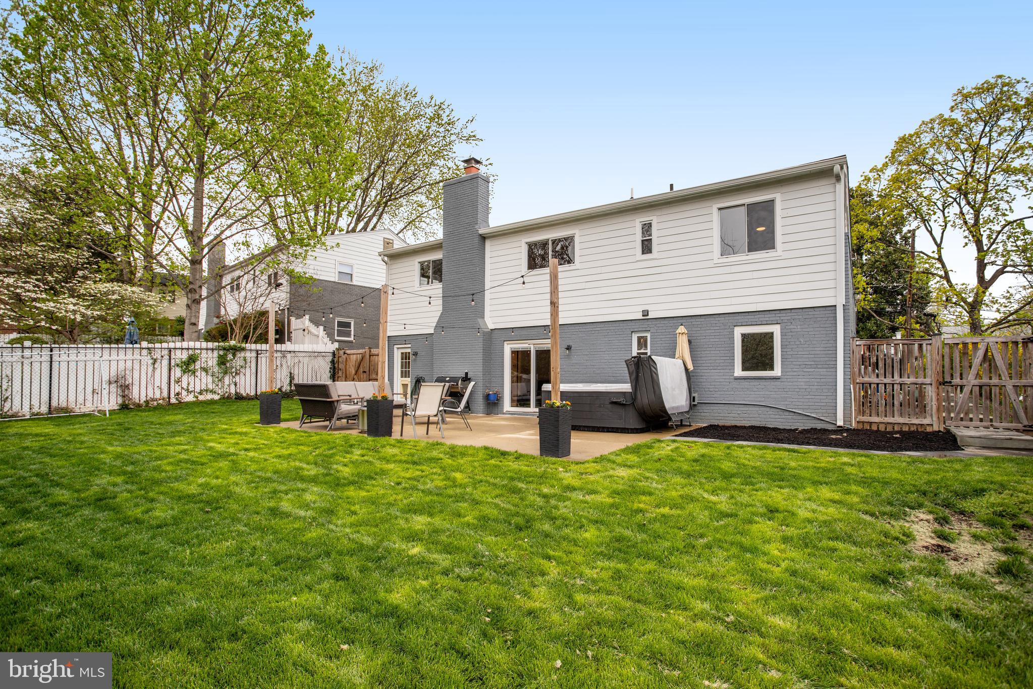4522 TRAYMORE STREET