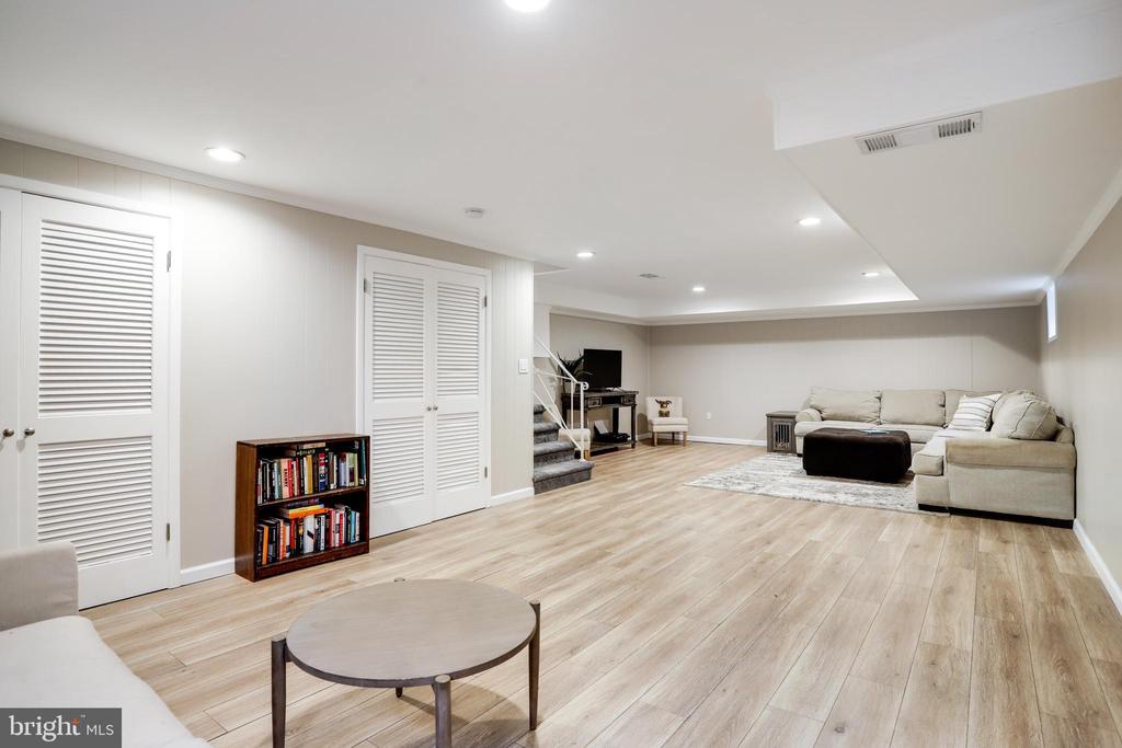 4522 TRAYMORE STREET
